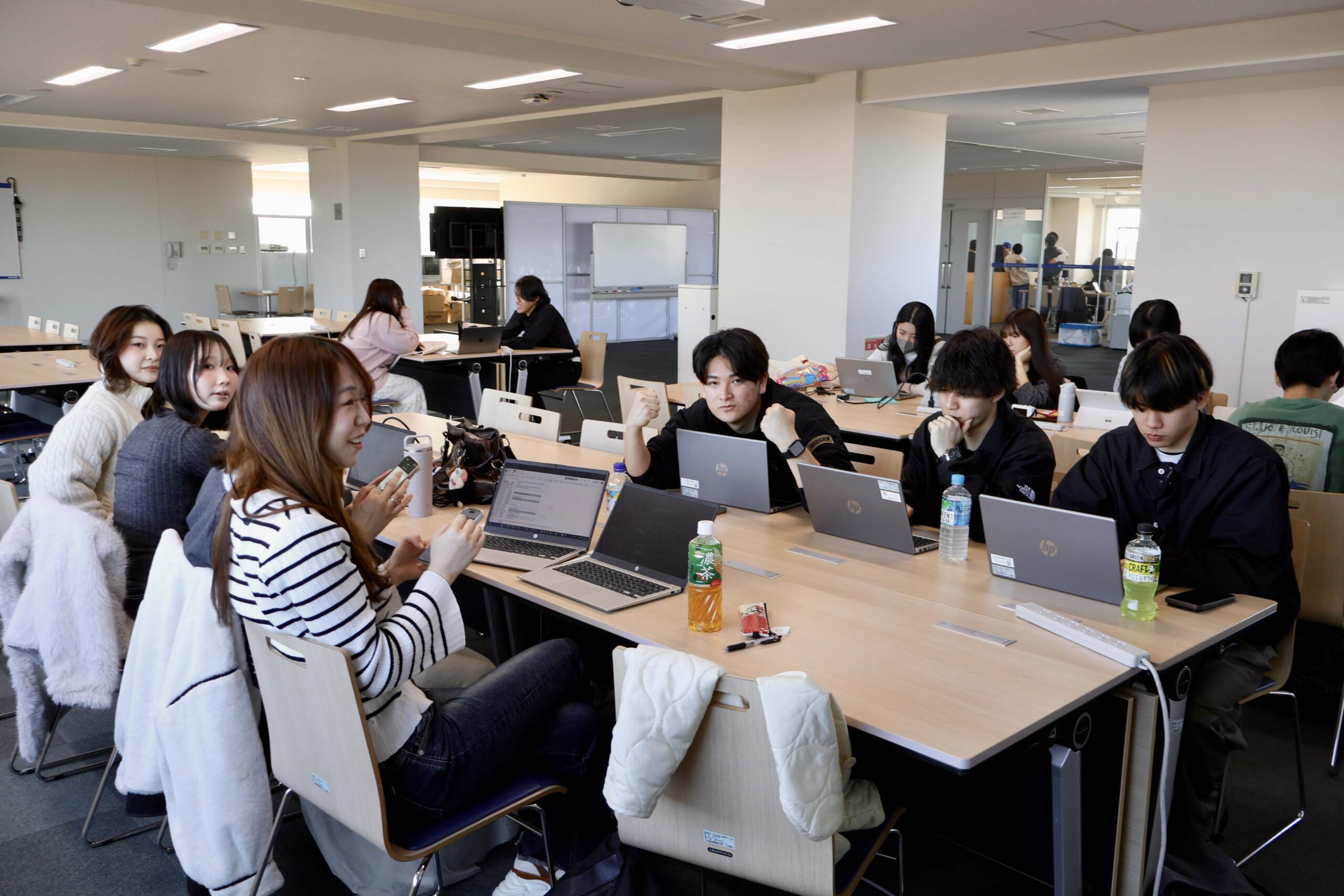 スタート前から熱量高めのゼミミーティング。